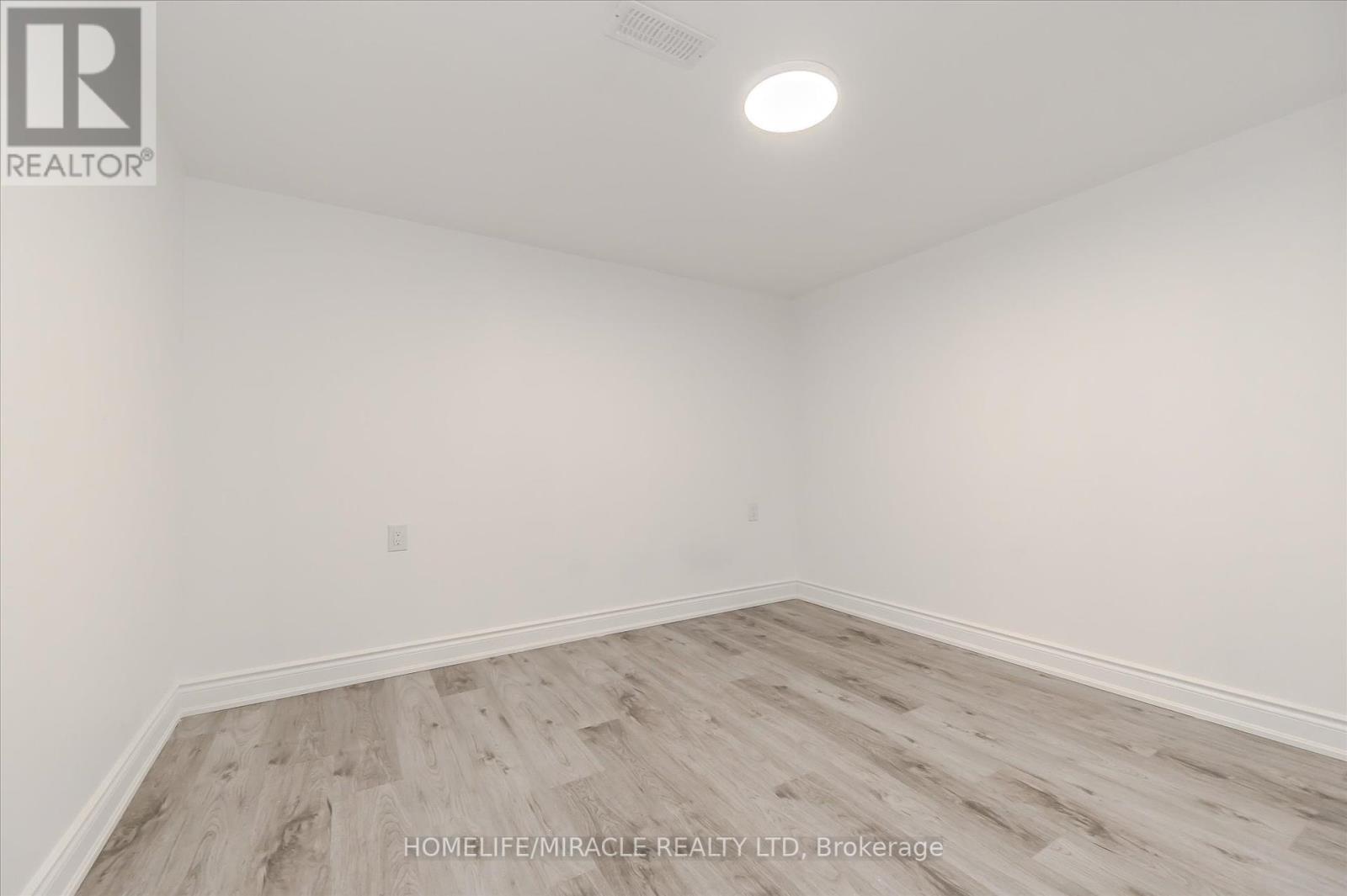 Photo 21 of 4 235 Ferguson Avenue, Cambridge ON