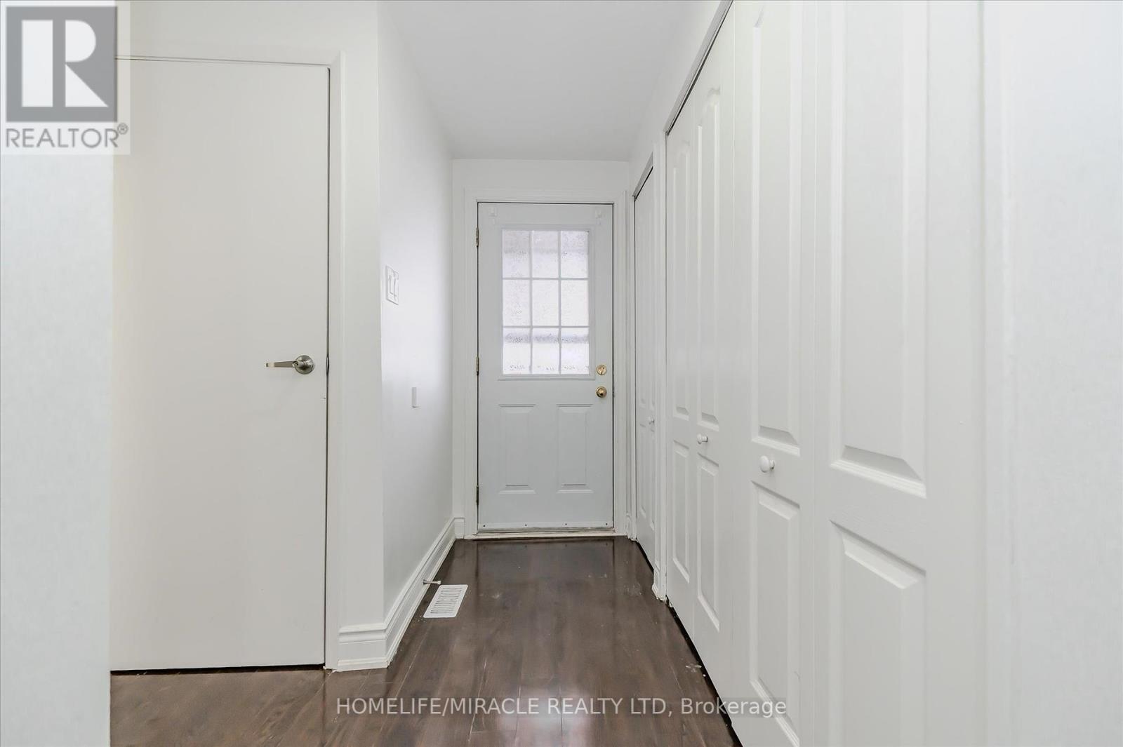 Photo 10 of 4 235 Ferguson Avenue, Cambridge ON