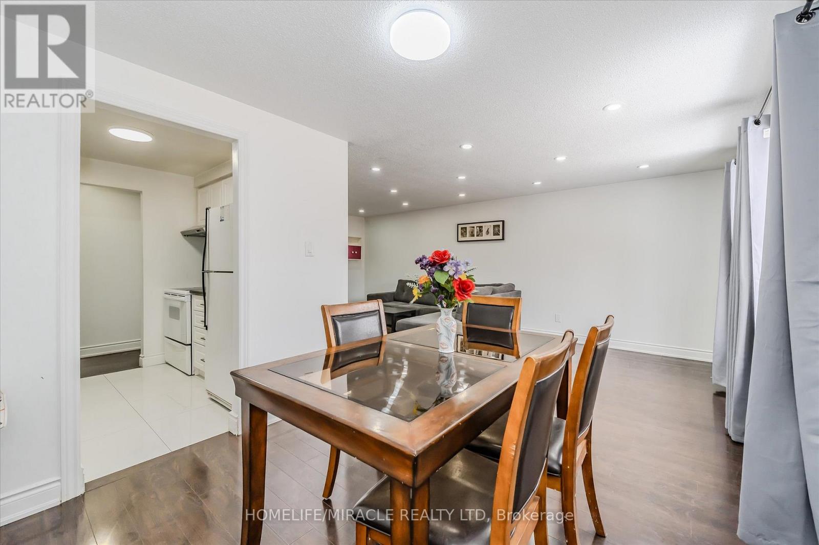 Photo 8 of 4 235 Ferguson Avenue, Cambridge ON