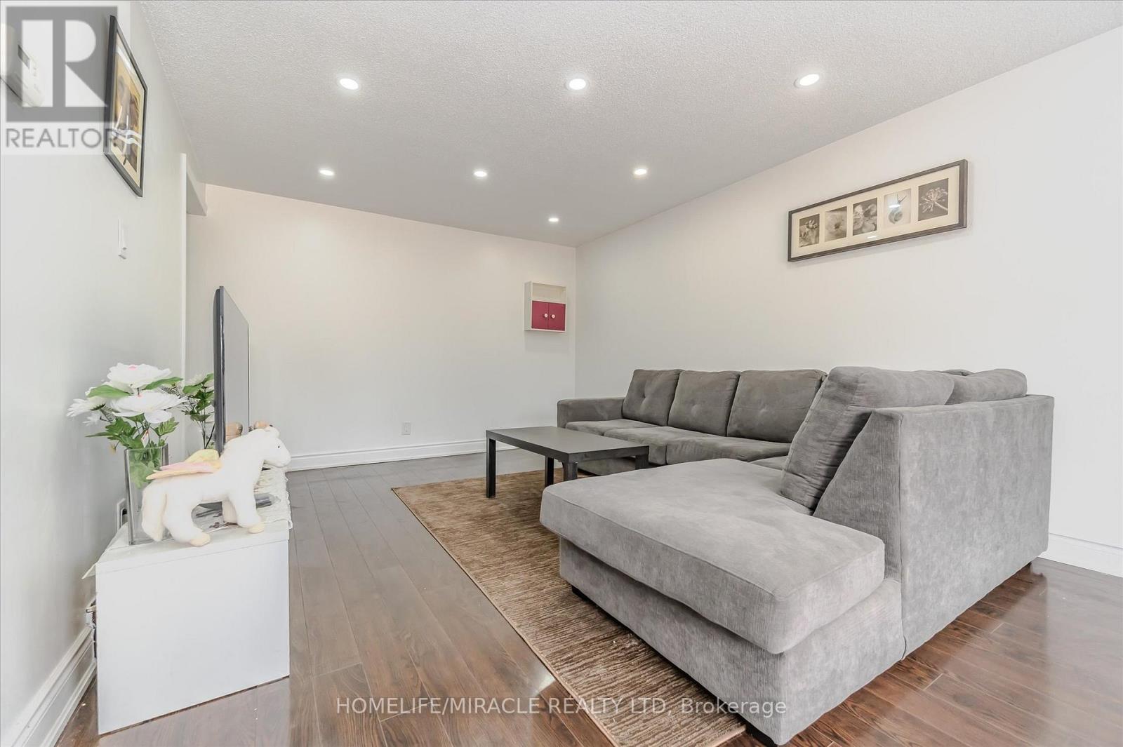 Photo 19 of 4 235 Ferguson Avenue, Cambridge ON