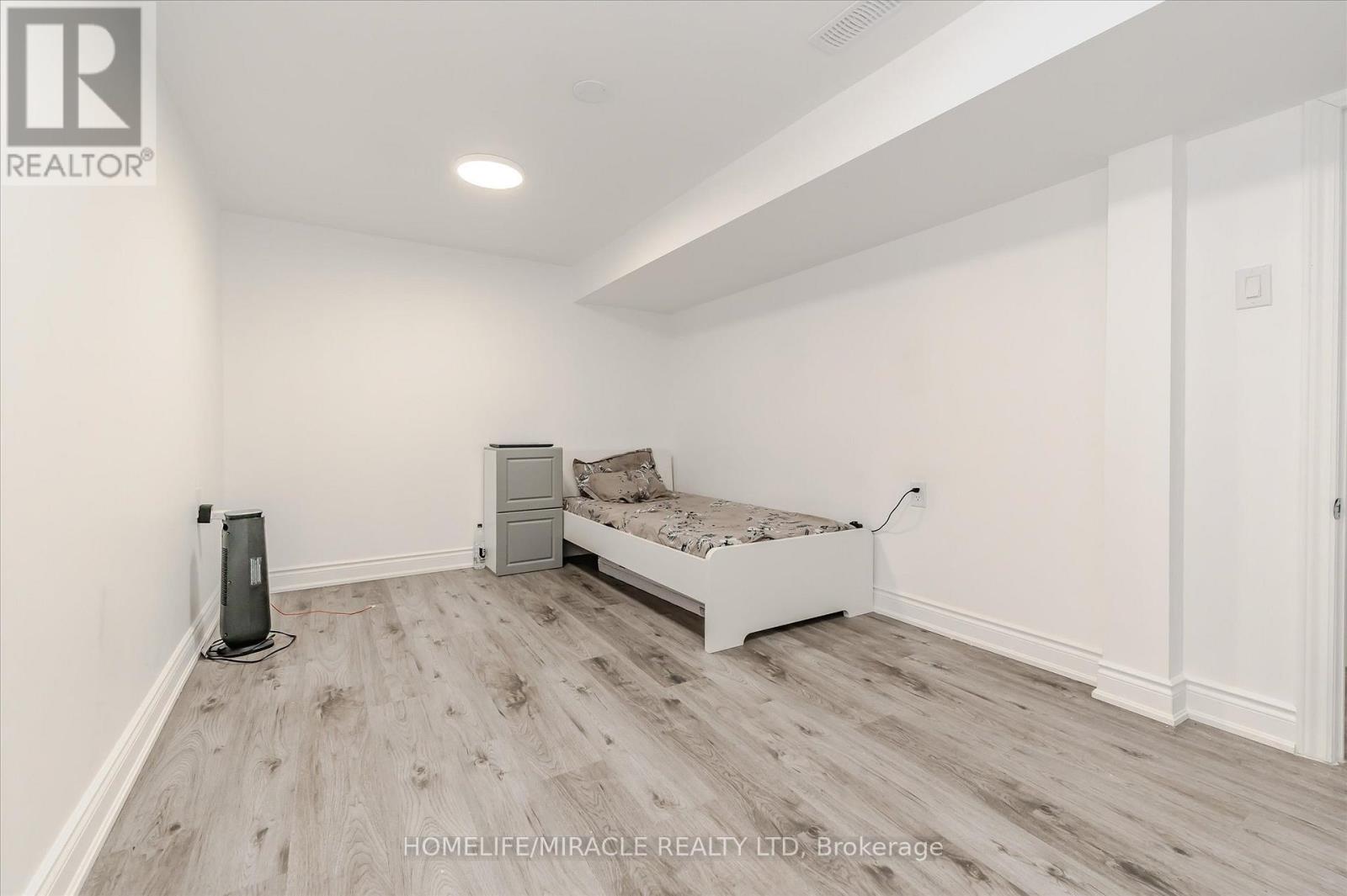 Photo 23 of 4 235 Ferguson Avenue, Cambridge ON