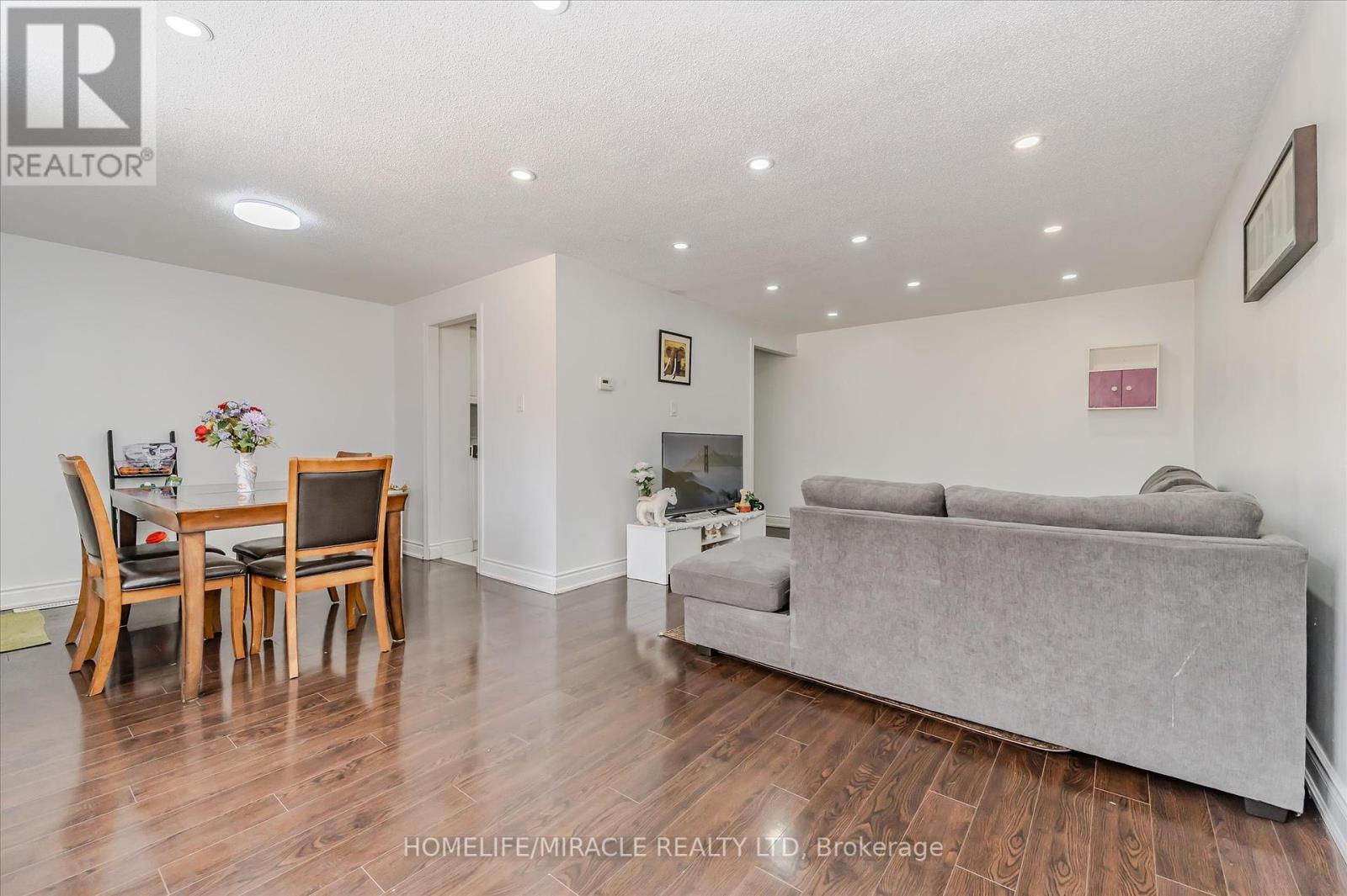 Photo 17 of 4 235 Ferguson Avenue, Cambridge ON
