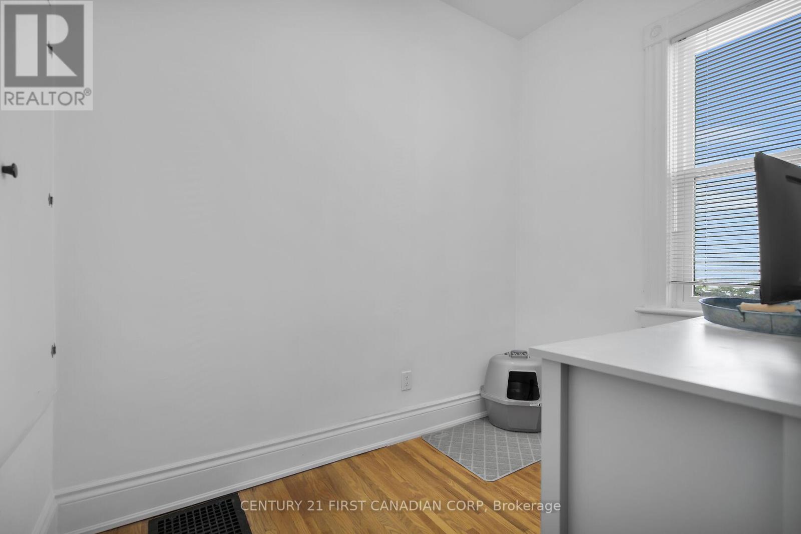Photo 2 of 453 Quebec Street, London East ON