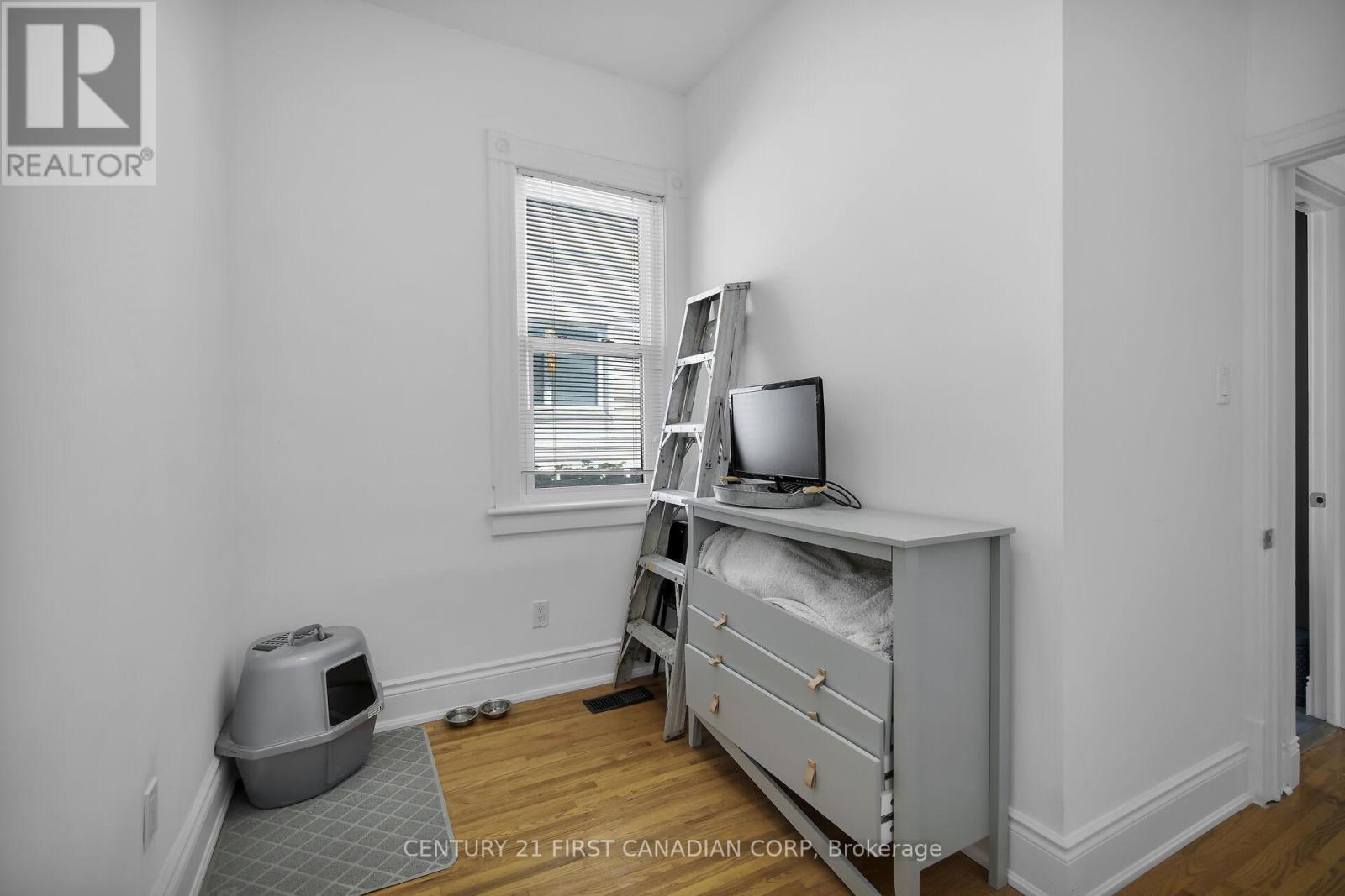 Photo 11 of 453 Quebec Street, London East ON