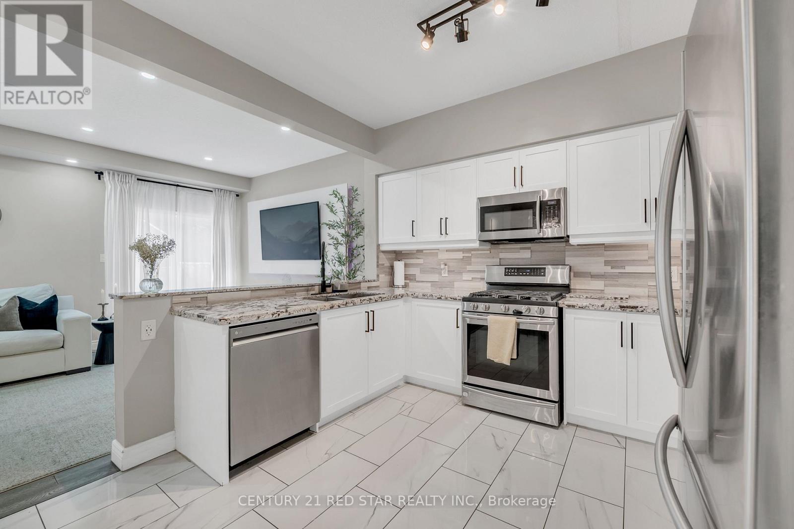 Photo 2 of 19 345 Glancaster Road, Hamilton ON