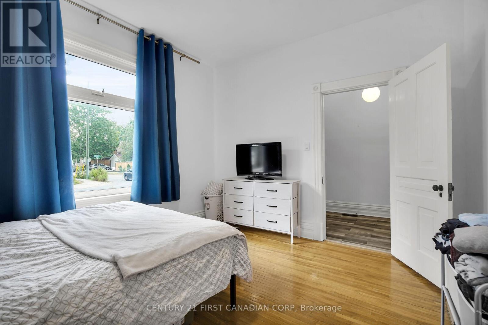 Photo 5 of 453 Quebec Street, London East ON