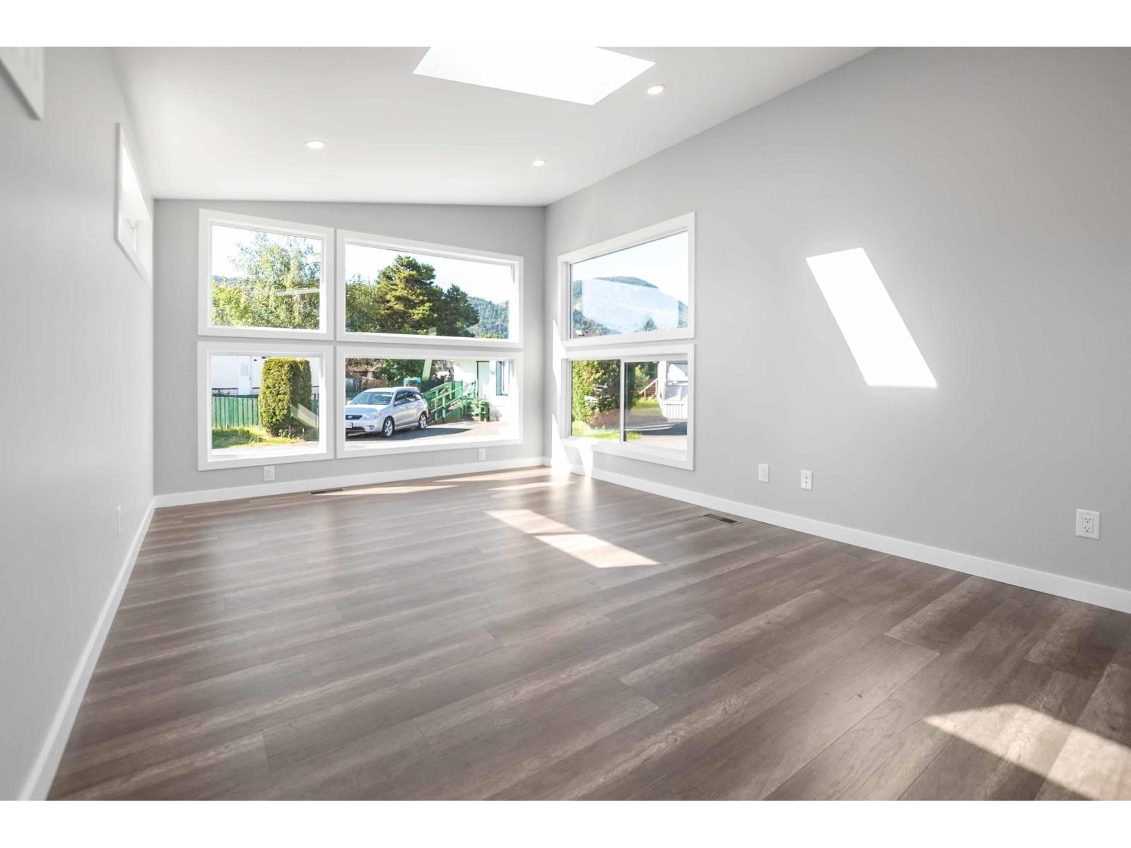 Photo 5 of 102 45640 Watson Road Garrison Crossing, Chilliwack BC