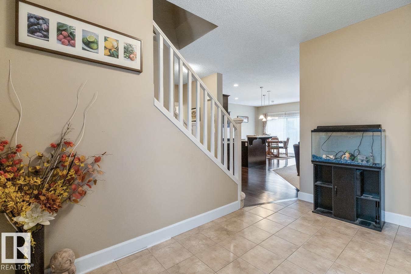 Photo 2 of 1244 Hays Dr Nw, Edmonton AB