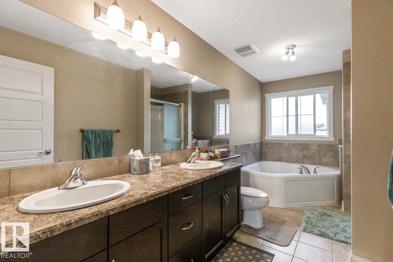 Photo 25 of 1244 Hays Dr Nw, Edmonton AB