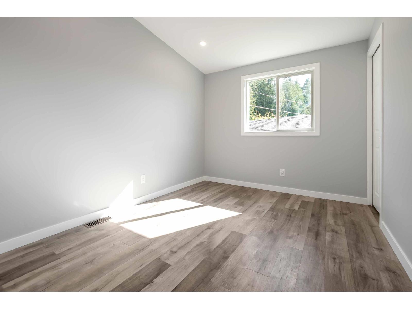 Photo 10 of 102 45640 Watson Road Garrison Crossing, Chilliwack BC