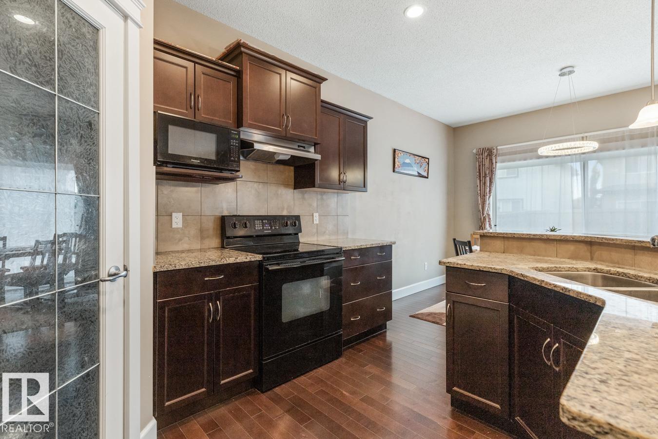 Photo 10 of 1244 Hays Dr Nw, Edmonton AB