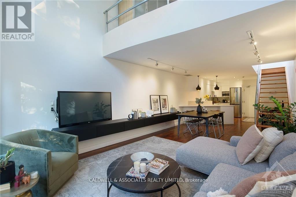 Photo 10 of 20 215 St Patrick Street, Ottawa ON