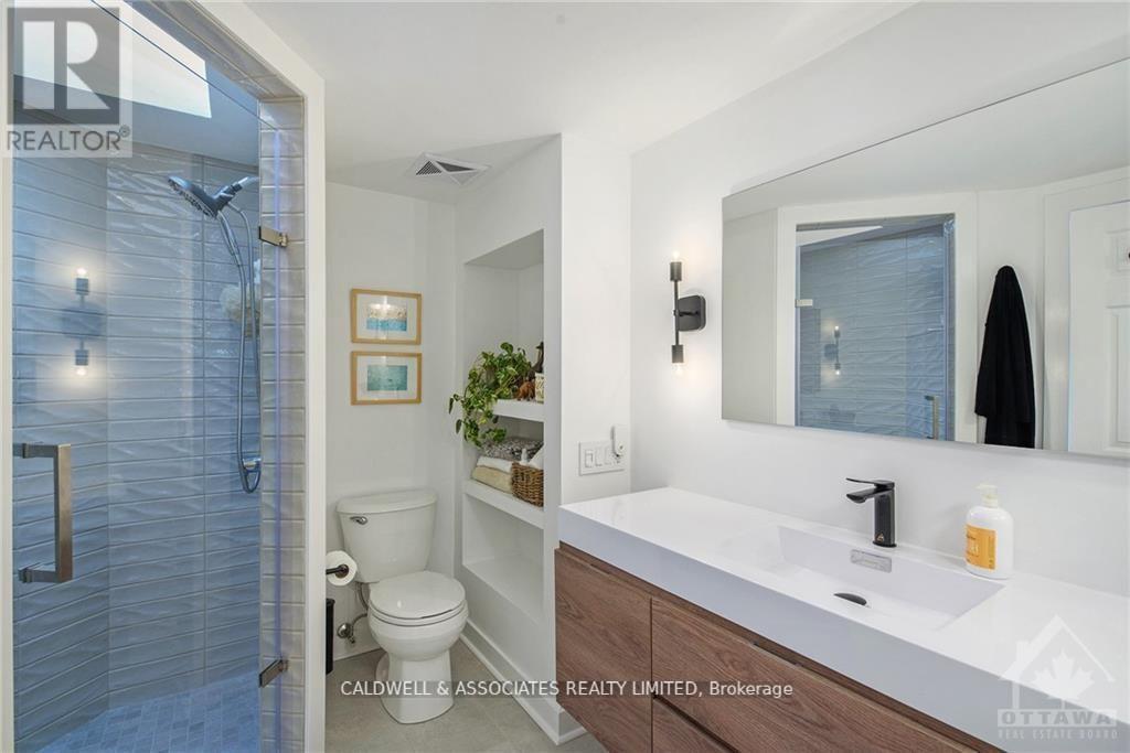 Photo 14 of 20 215 St Patrick Street, Ottawa ON