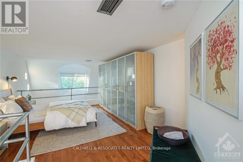 Photo 16 of 20 215 St Patrick Street, Ottawa ON