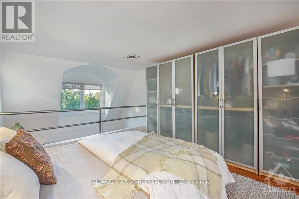 Photo 17 of 20 215 St Patrick Street, Ottawa ON