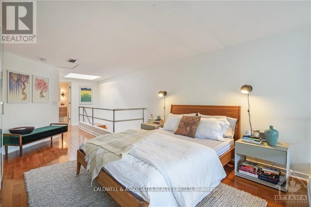 Photo 19 of 20 215 St Patrick Street, Ottawa ON