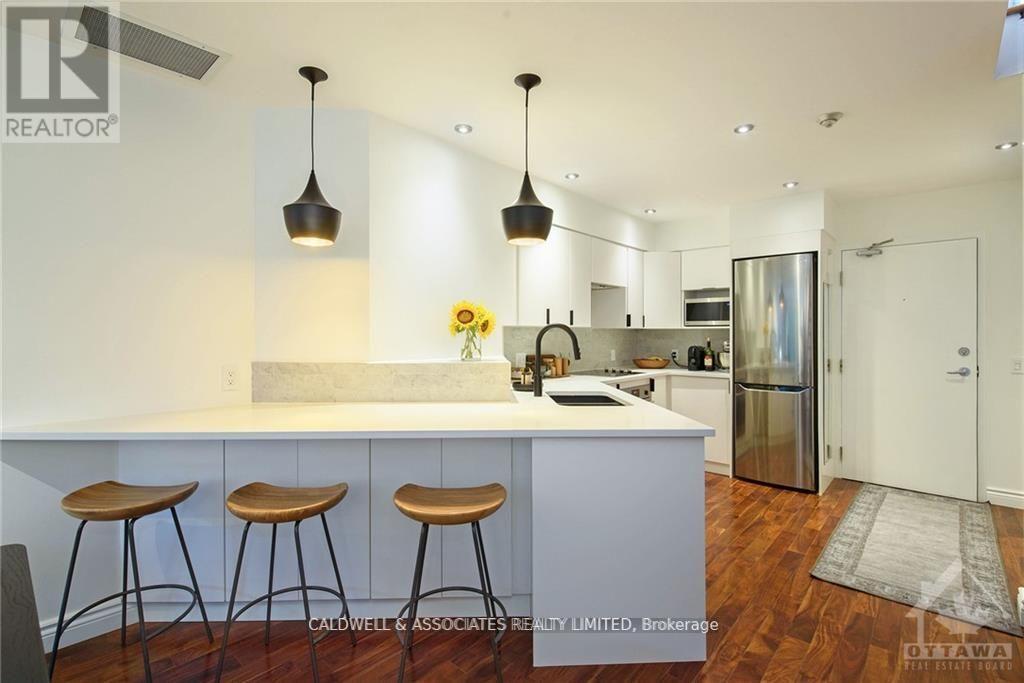 Photo 7 of 20 215 St Patrick Street, Ottawa ON