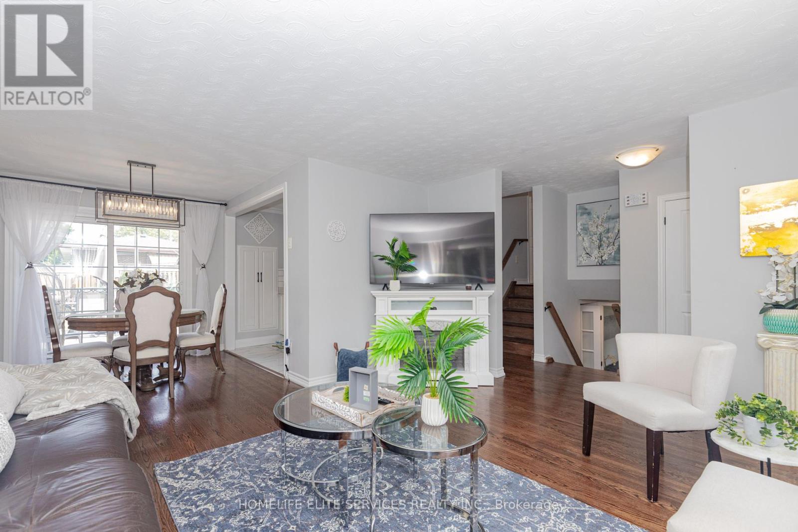 Photo 39 of 323 Central Pk Boulevard N, Oshawa ON