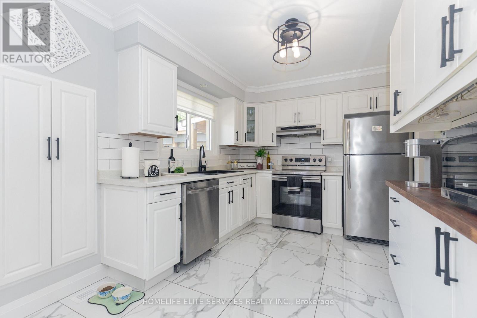 Photo 3 of 323 Central Pk Boulevard N, Oshawa ON