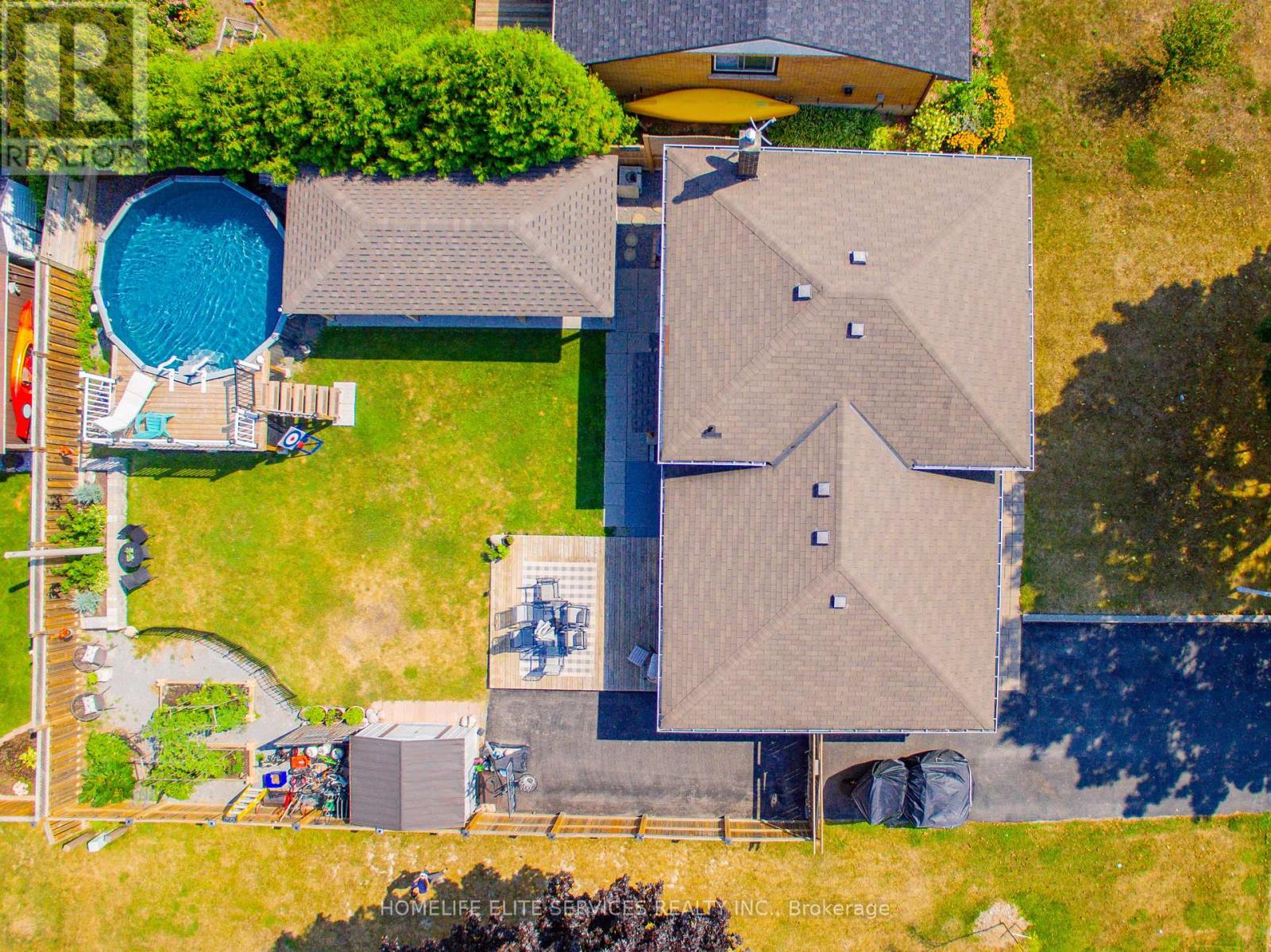 Photo 12 of 323 Central Pk Boulevard N, Oshawa ON