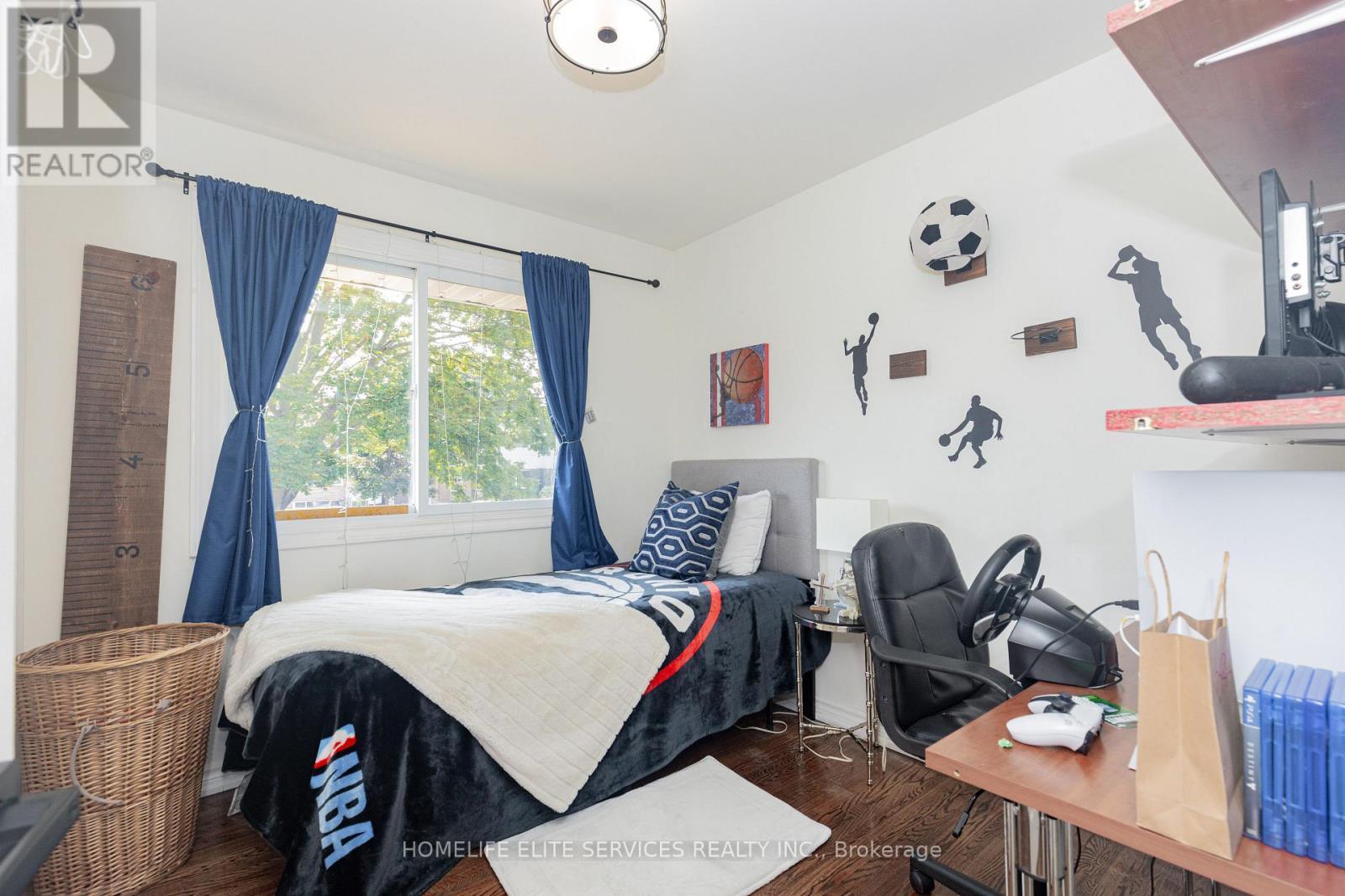 Photo 24 of 323 Central Pk Boulevard N, Oshawa ON