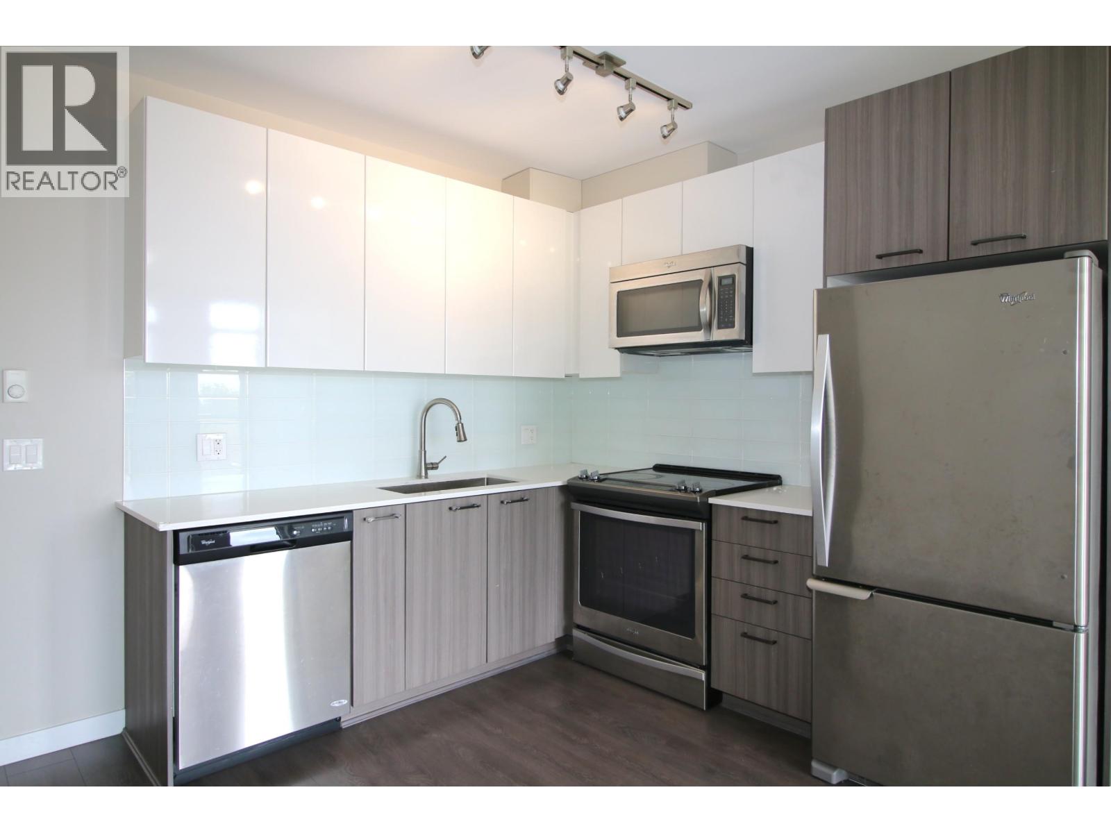 Photo 2 of 306 6555 Victoria Drive, Vancouver BC