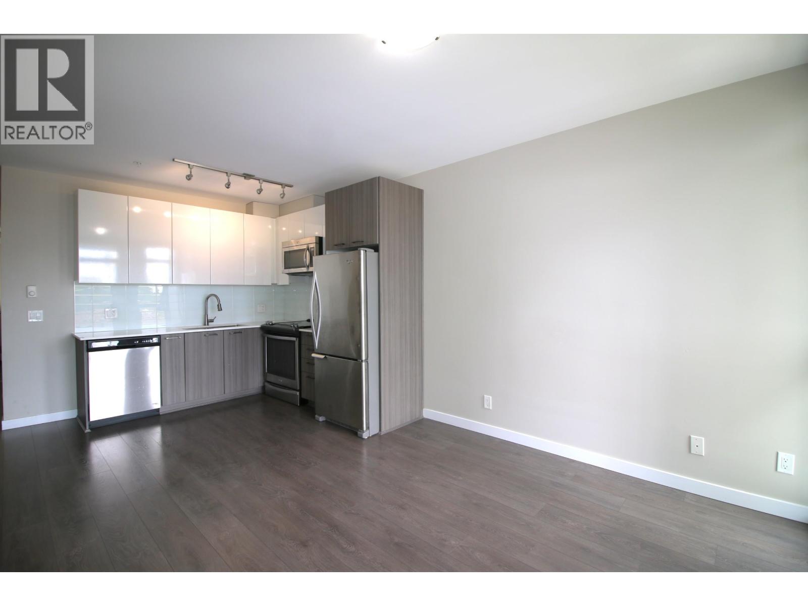 Photo 3 of 306 6555 Victoria Drive, Vancouver BC
