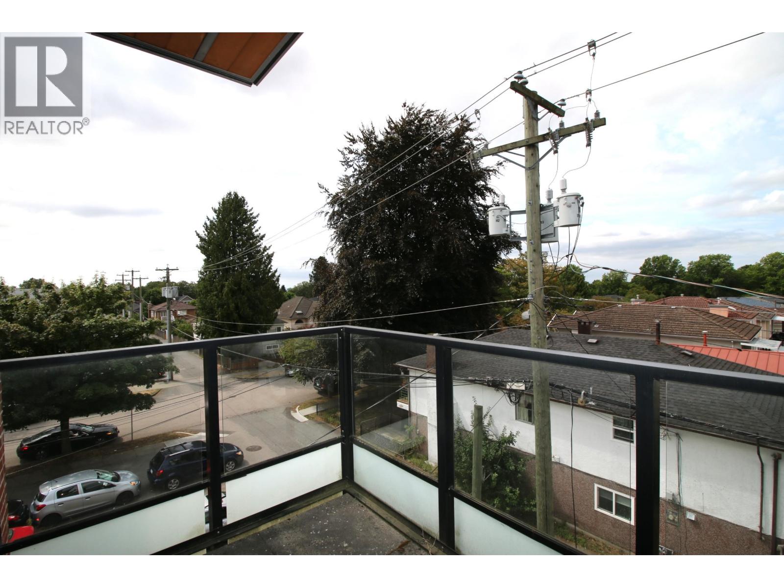 Photo 6 of 306 6555 Victoria Drive, Vancouver BC