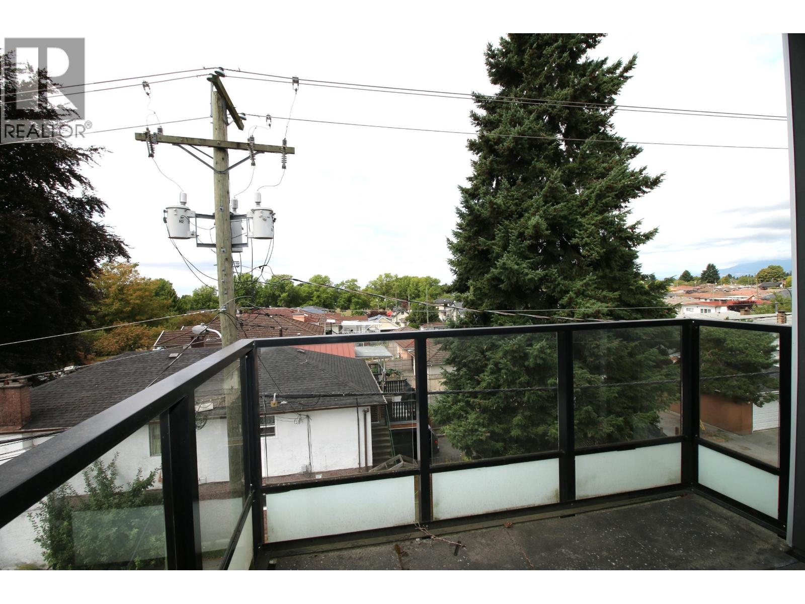 Photo 7 of 306 6555 Victoria Drive, Vancouver BC