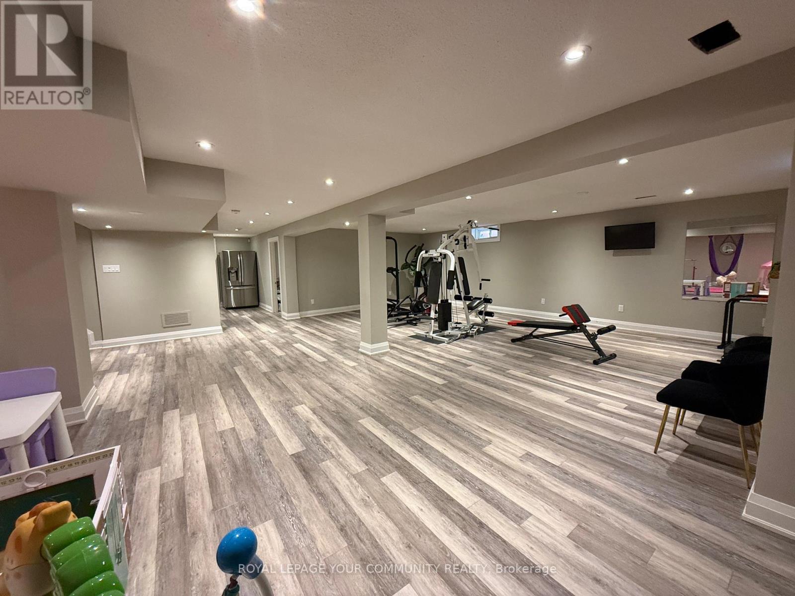 Photo 33 of 20 White Lodge Crescent, Richmond Hill ON