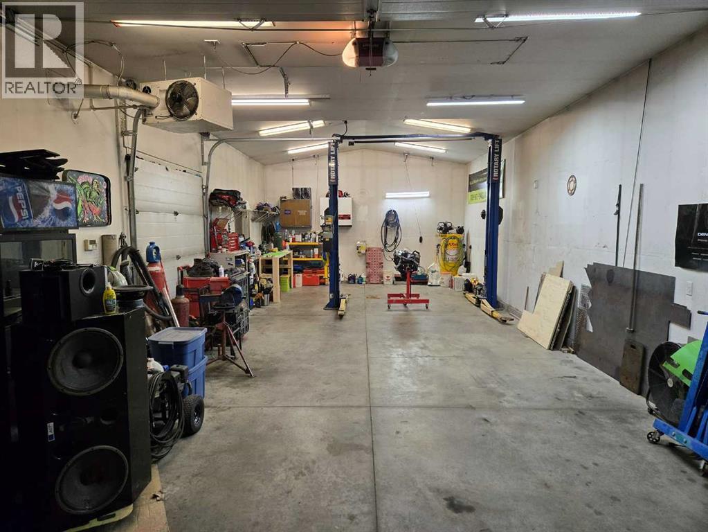 Photo 2 of 124 Abingdon Way Ne, Calgary AB