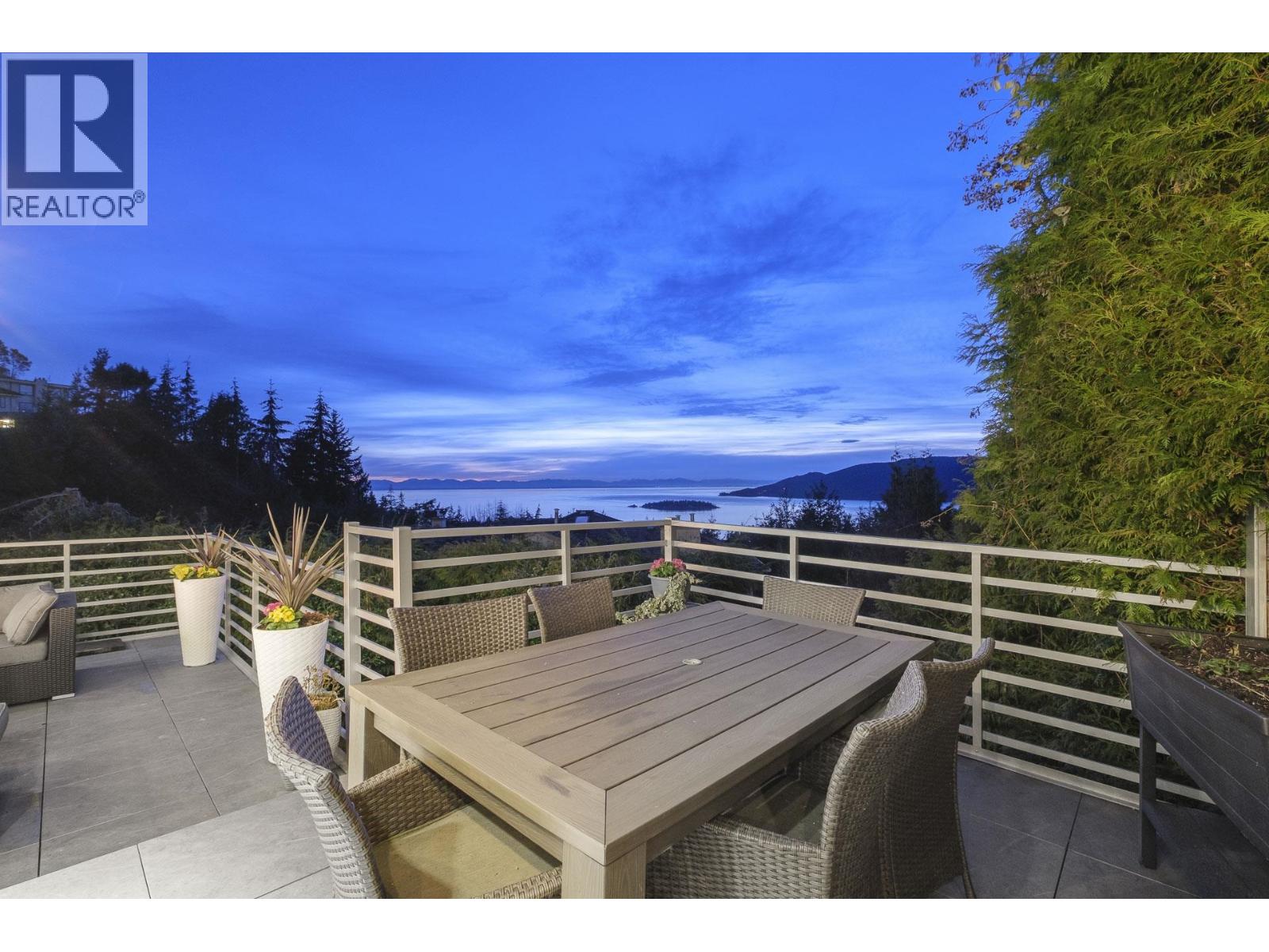 4795 WESTWOOD DRIVE, West Vancouver