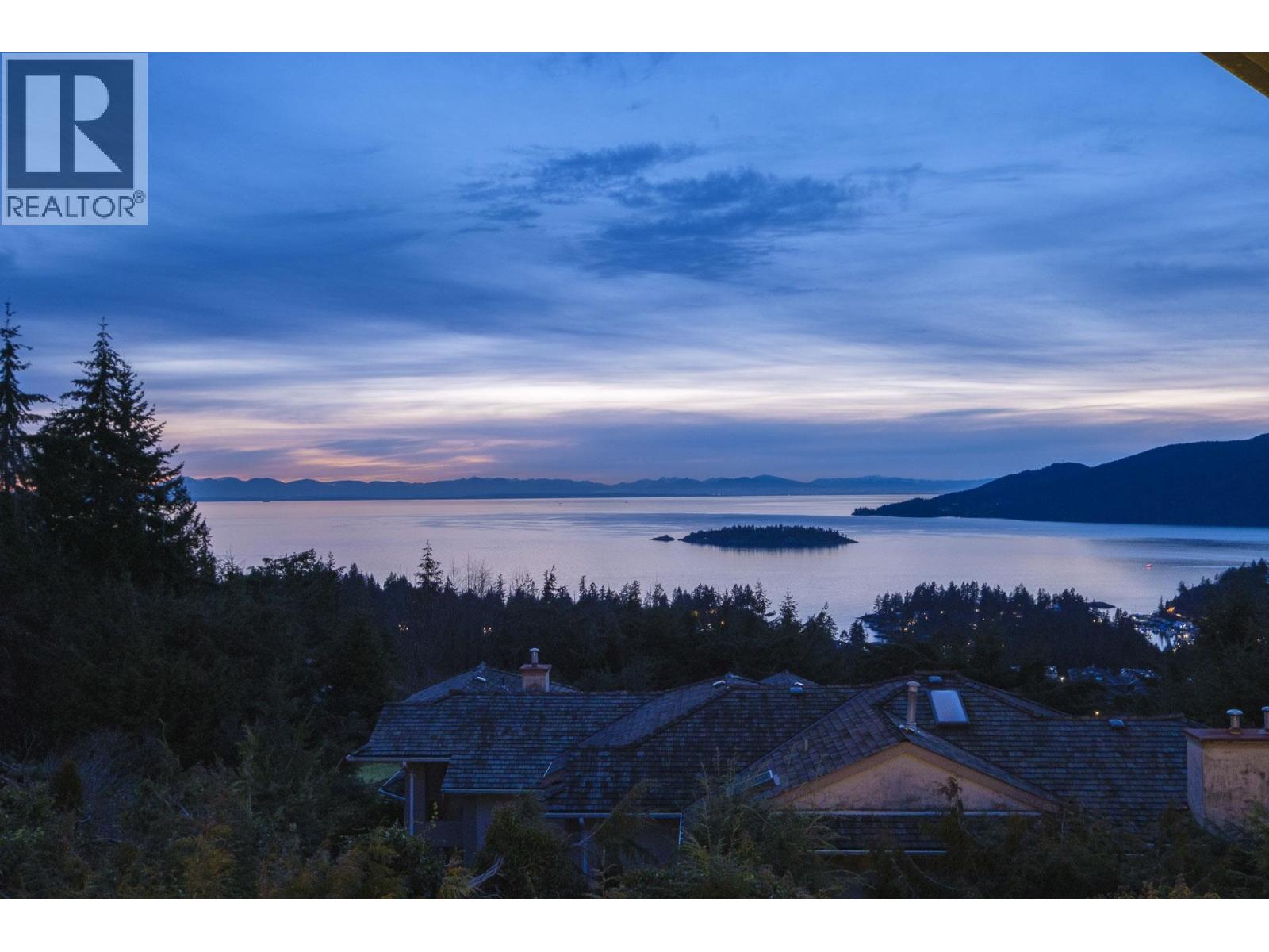 4795 WESTWOOD DRIVE, West Vancouver