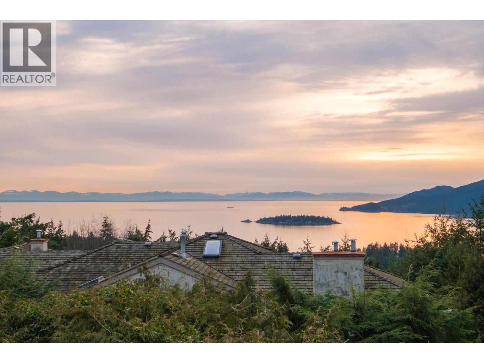 4795 WESTWOOD DRIVE, West Vancouver