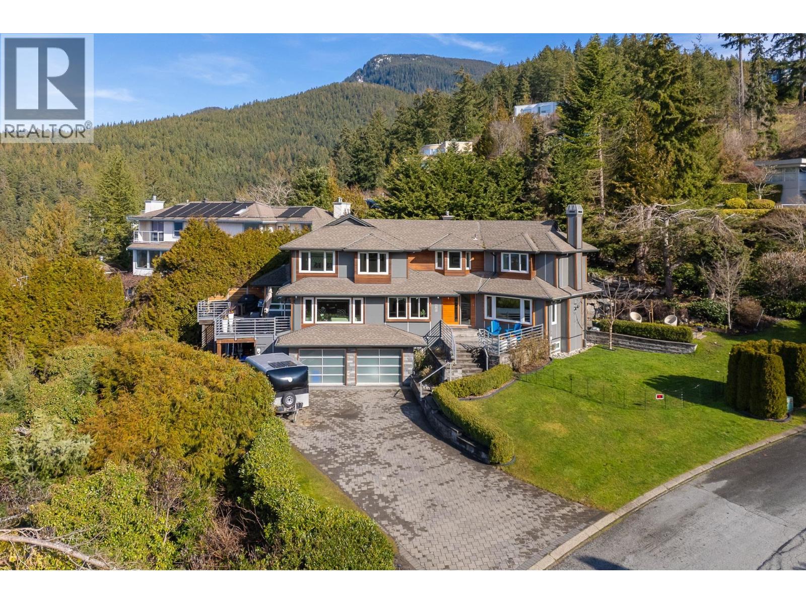 4795 WESTWOOD DRIVE, West Vancouver