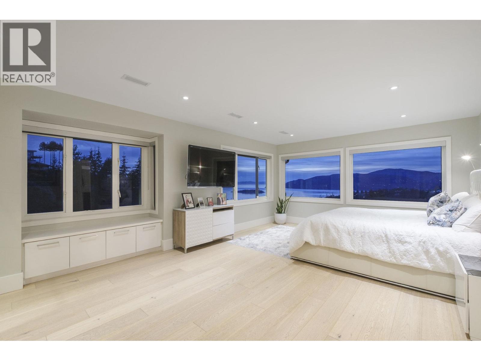 4795 WESTWOOD DRIVE, West Vancouver