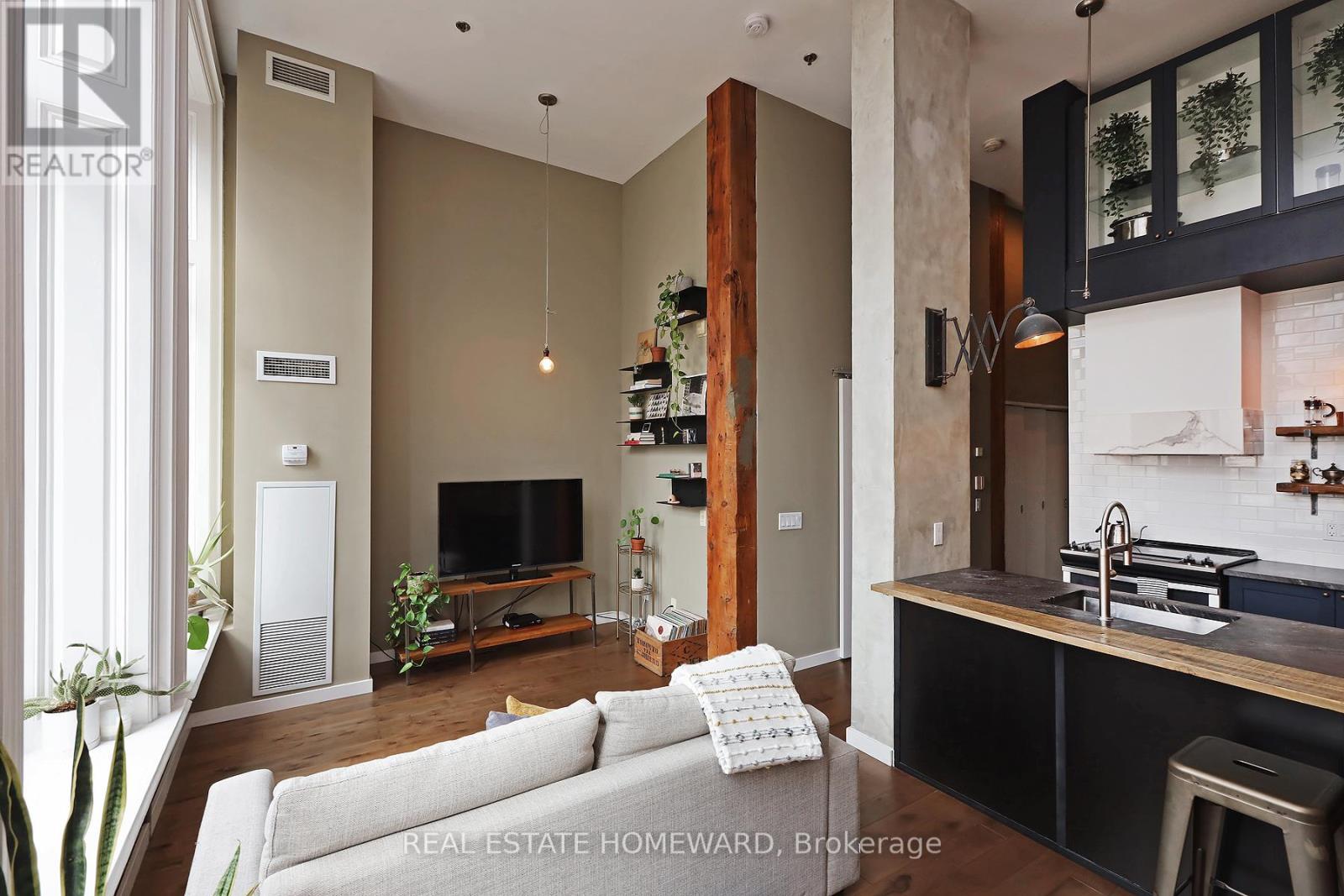 Photo 10 of 205 915 King Street W, Toronto ON