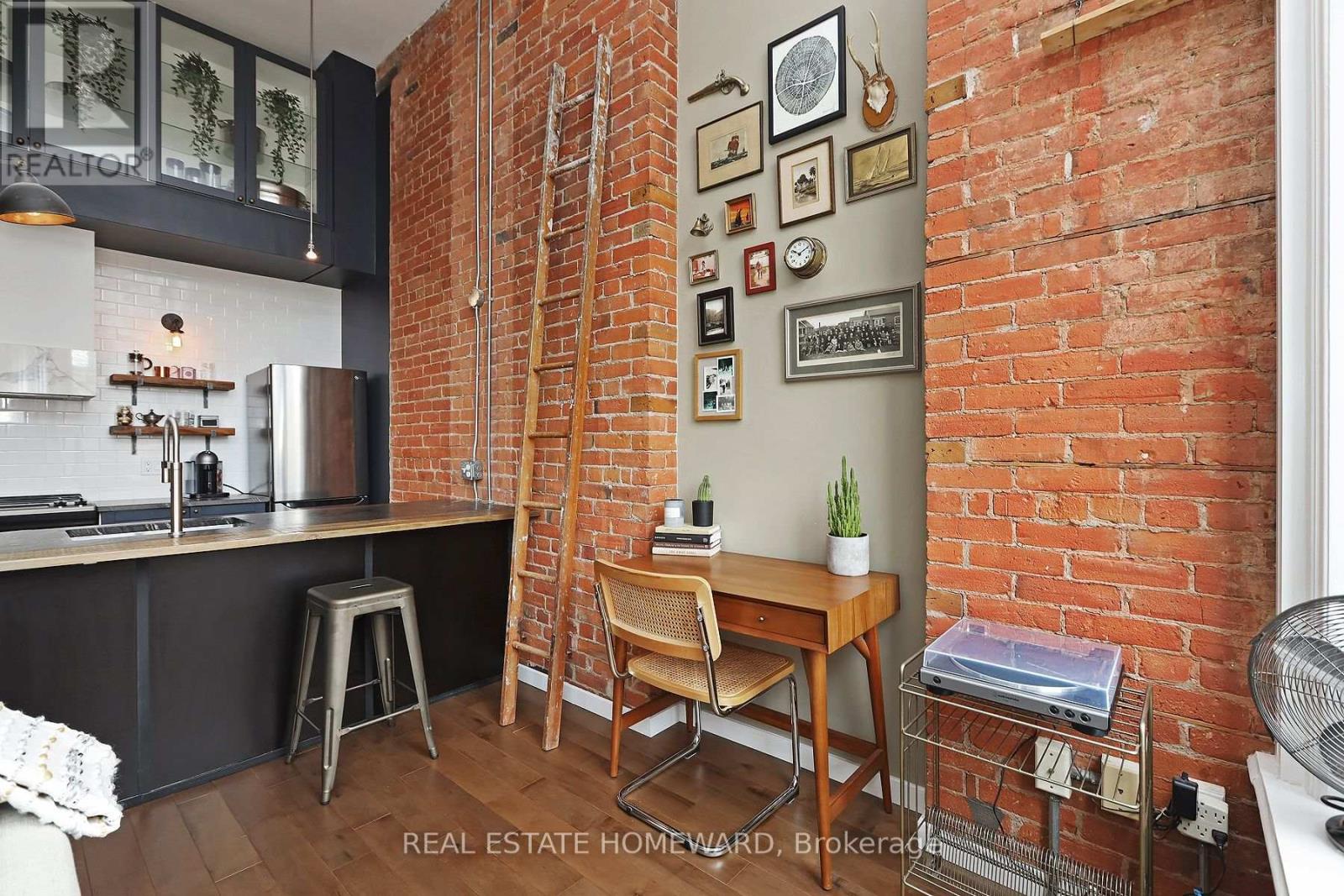 Photo 3 of 205 915 King Street W, Toronto ON