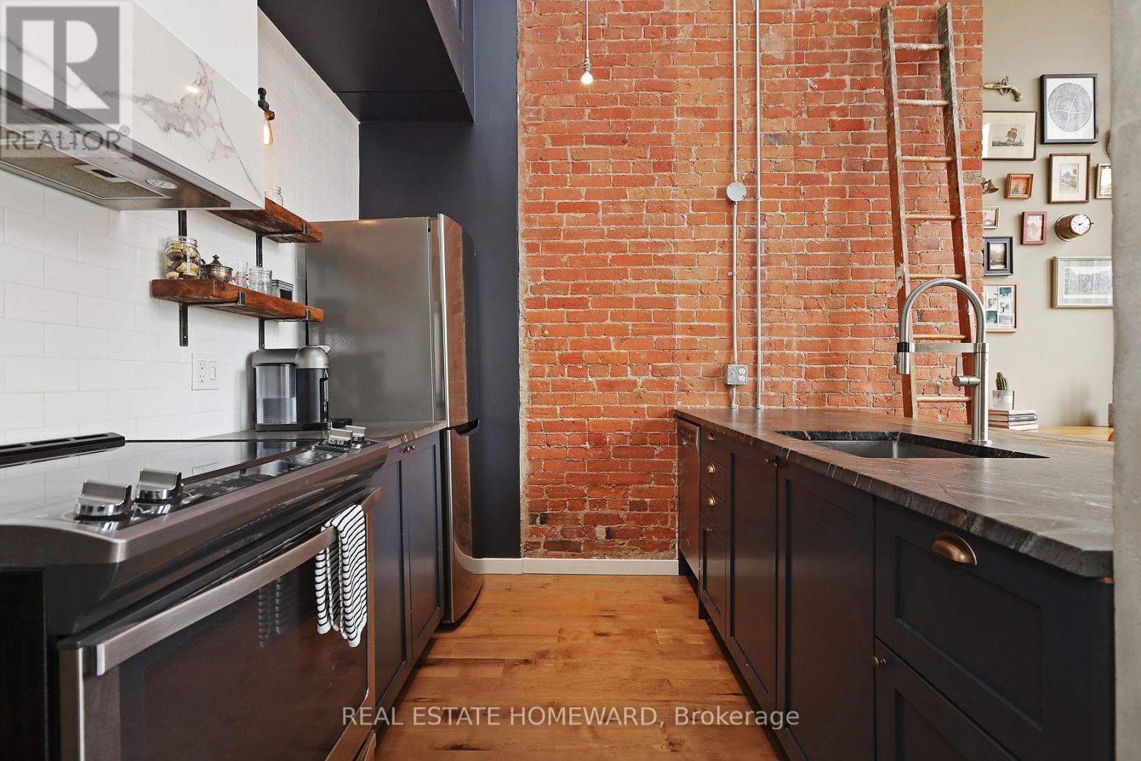 Photo 4 of 205 915 King Street W, Toronto ON