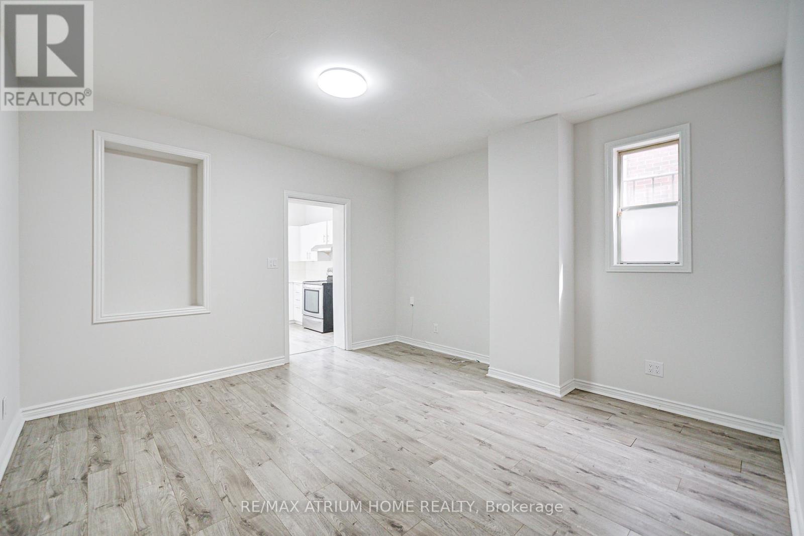 Photo 11 of 1000 Dundas Street W, Toronto ON