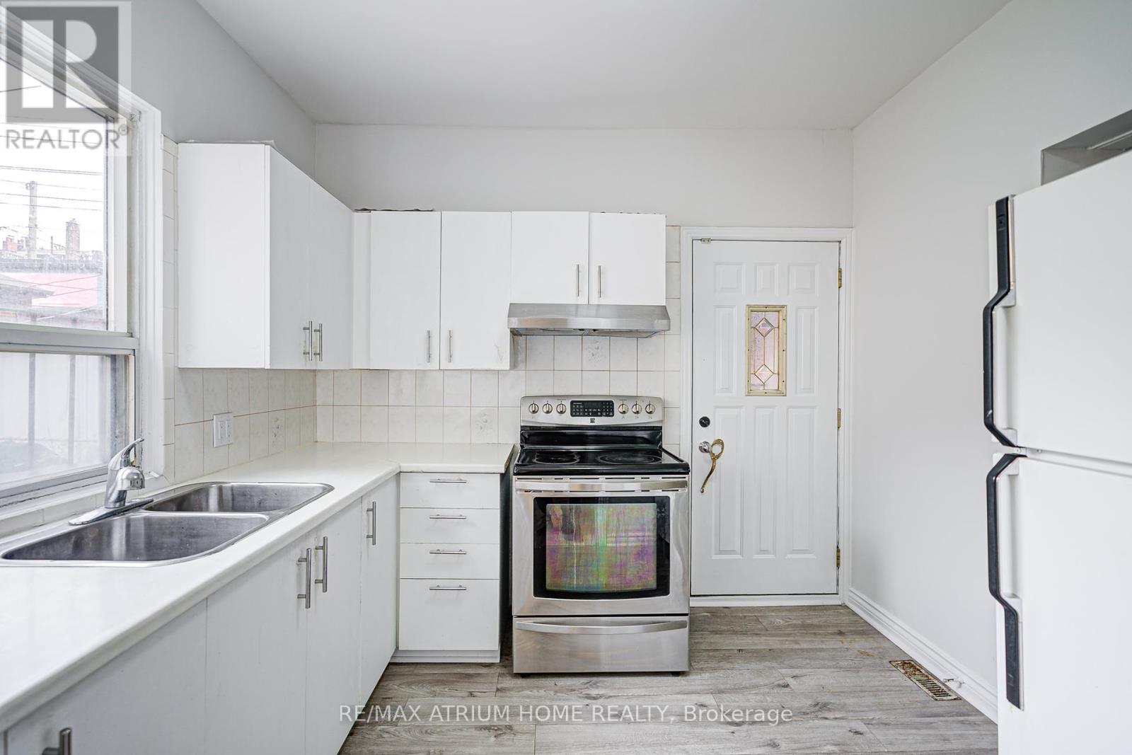 Photo 17 of 1000 Dundas Street W, Toronto ON