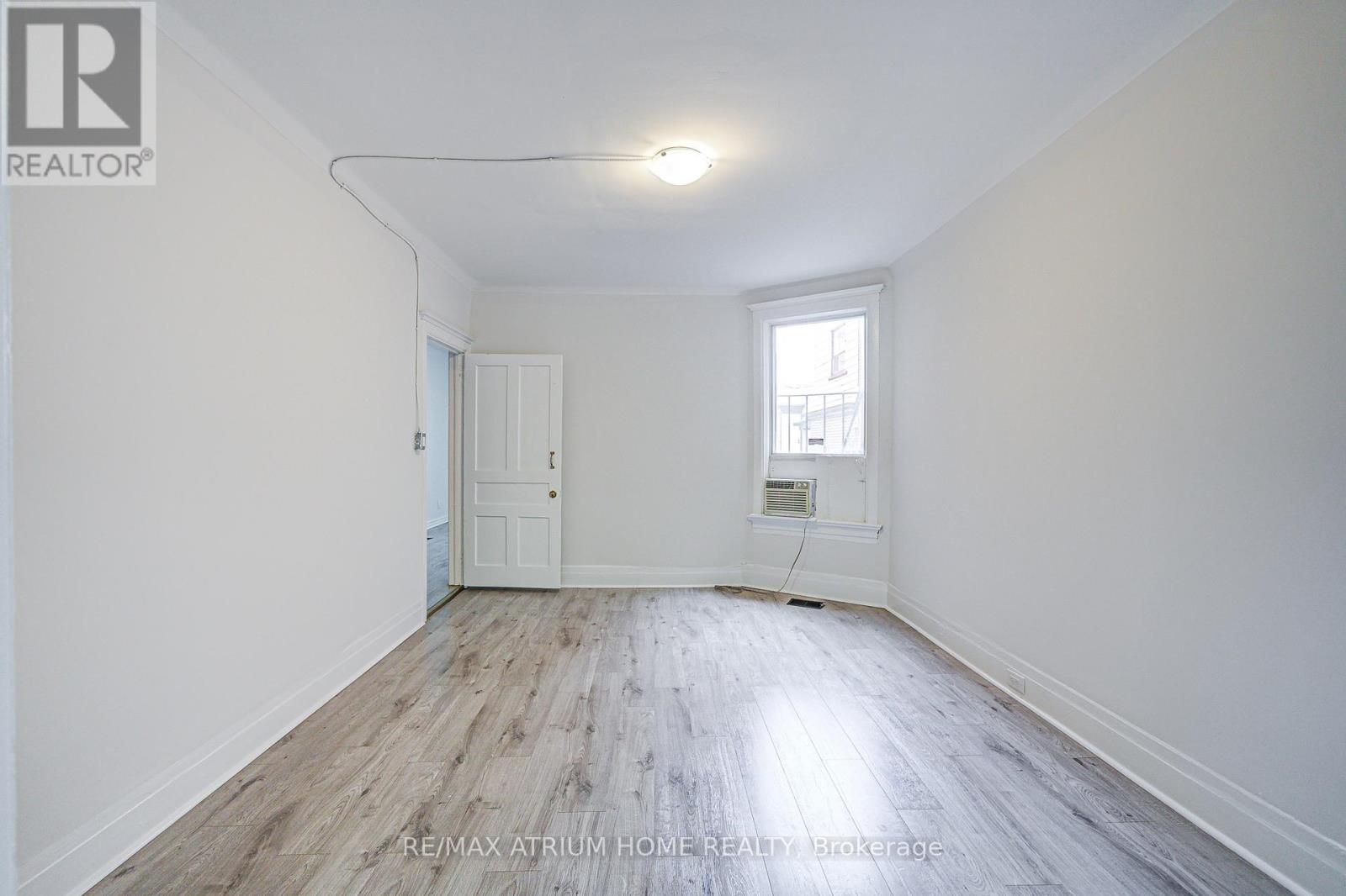 Photo 7 of 1000 Dundas Street W, Toronto ON