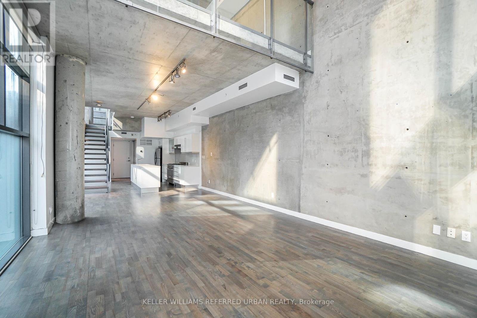 Photo 2 of Th 1 25 Oxley Street, Toronto ON