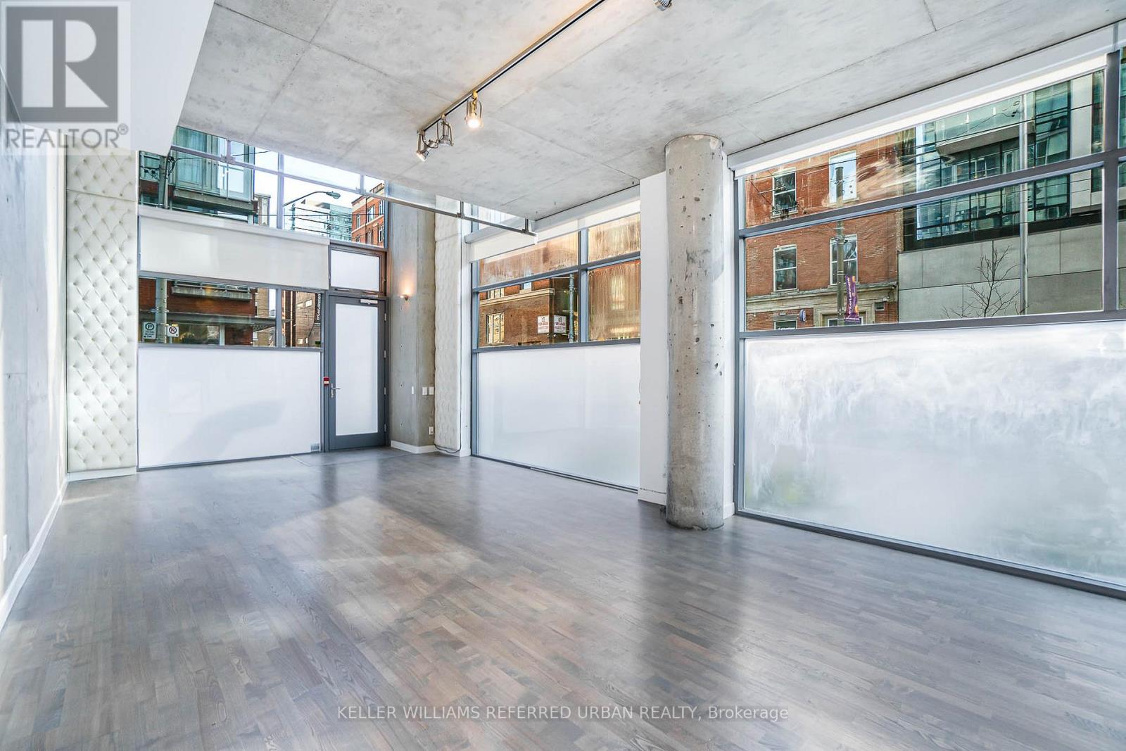 Photo 4 of Th 1 25 Oxley Street, Toronto ON