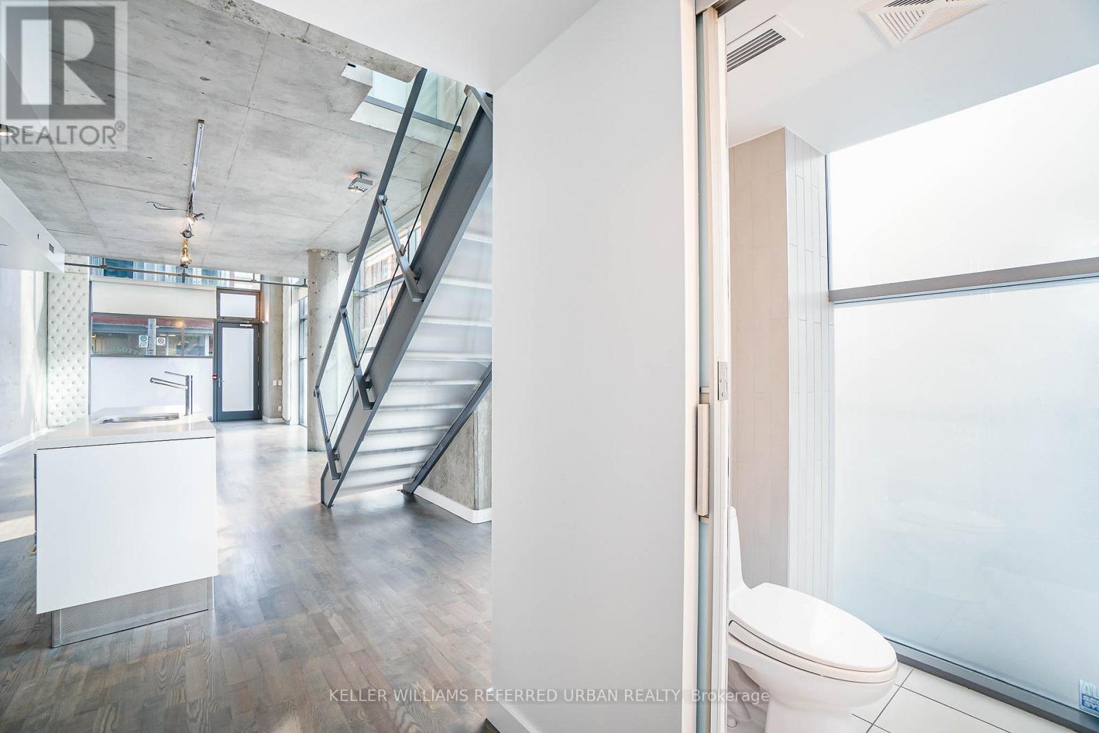 Photo 5 of Th 1 25 Oxley Street, Toronto ON