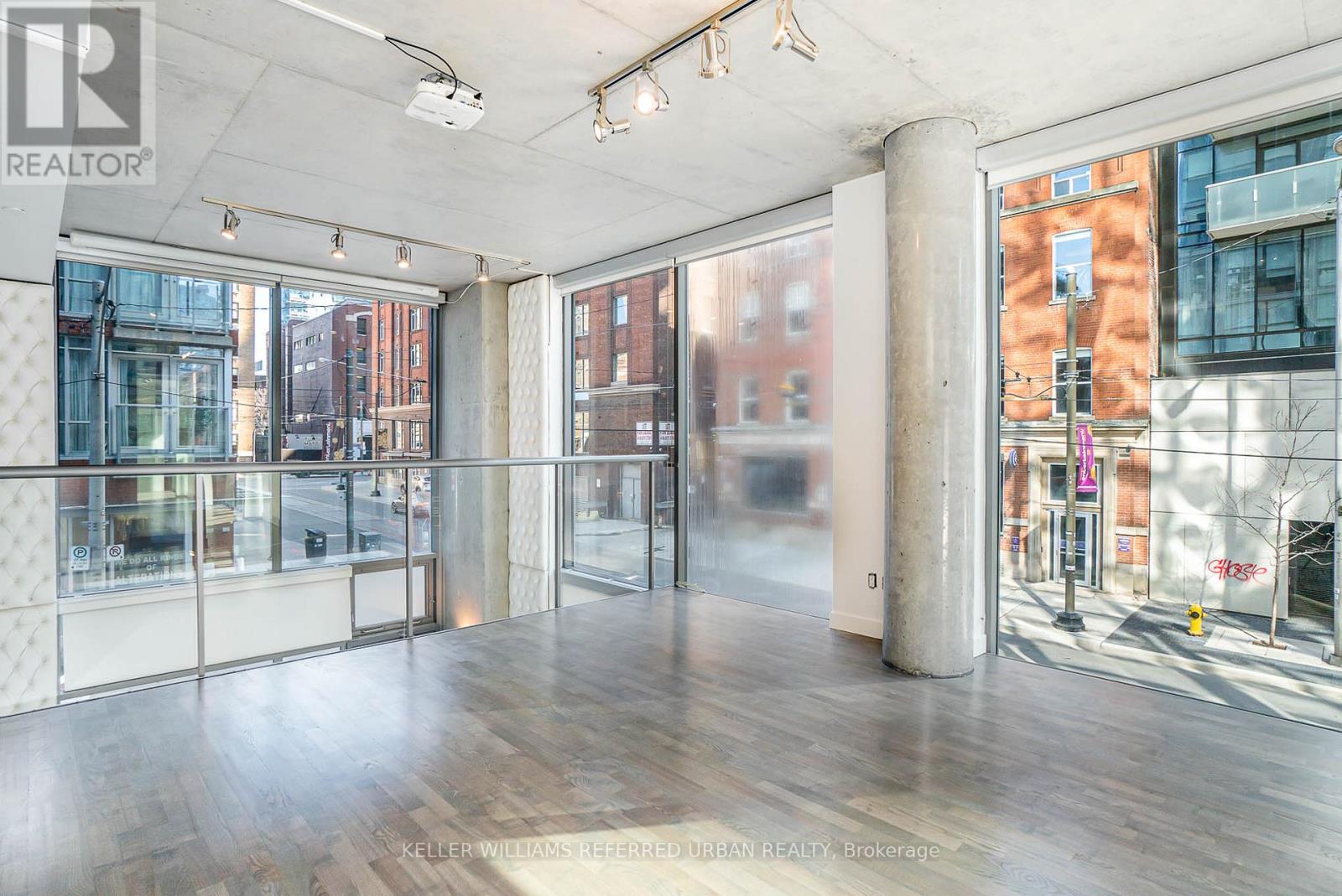 Photo 6 of Th 1 25 Oxley Street, Toronto ON