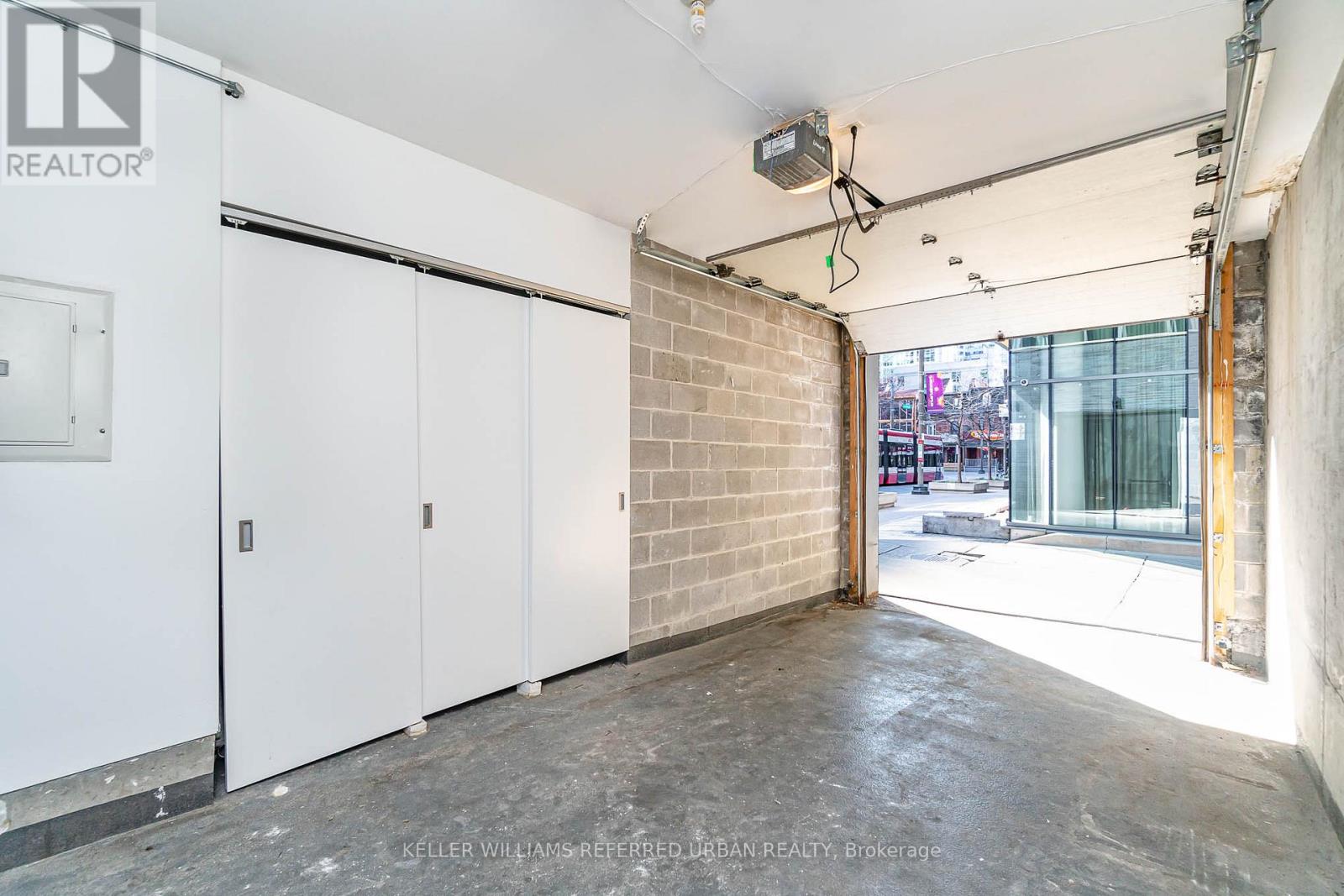 Photo 9 of Th 1 25 Oxley Street, Toronto ON