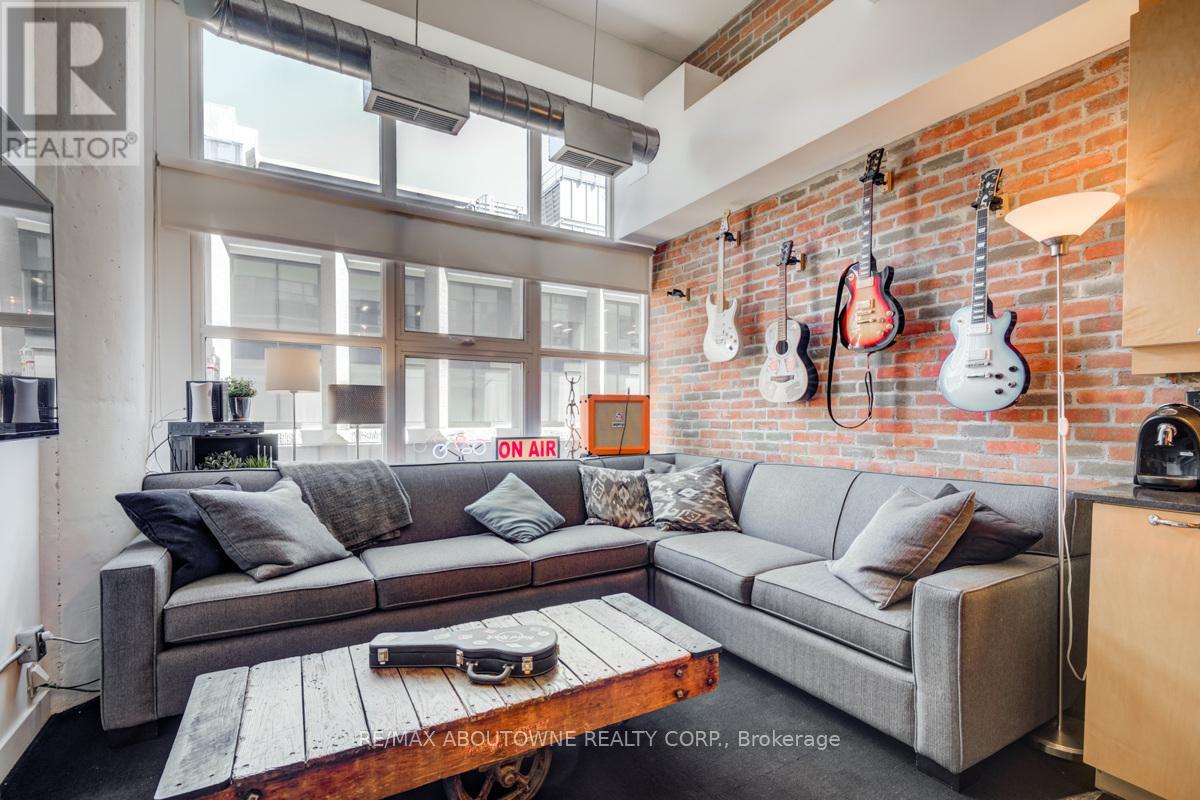 Photo 1 of 826 155 Dalhousie Street, Toronto ON