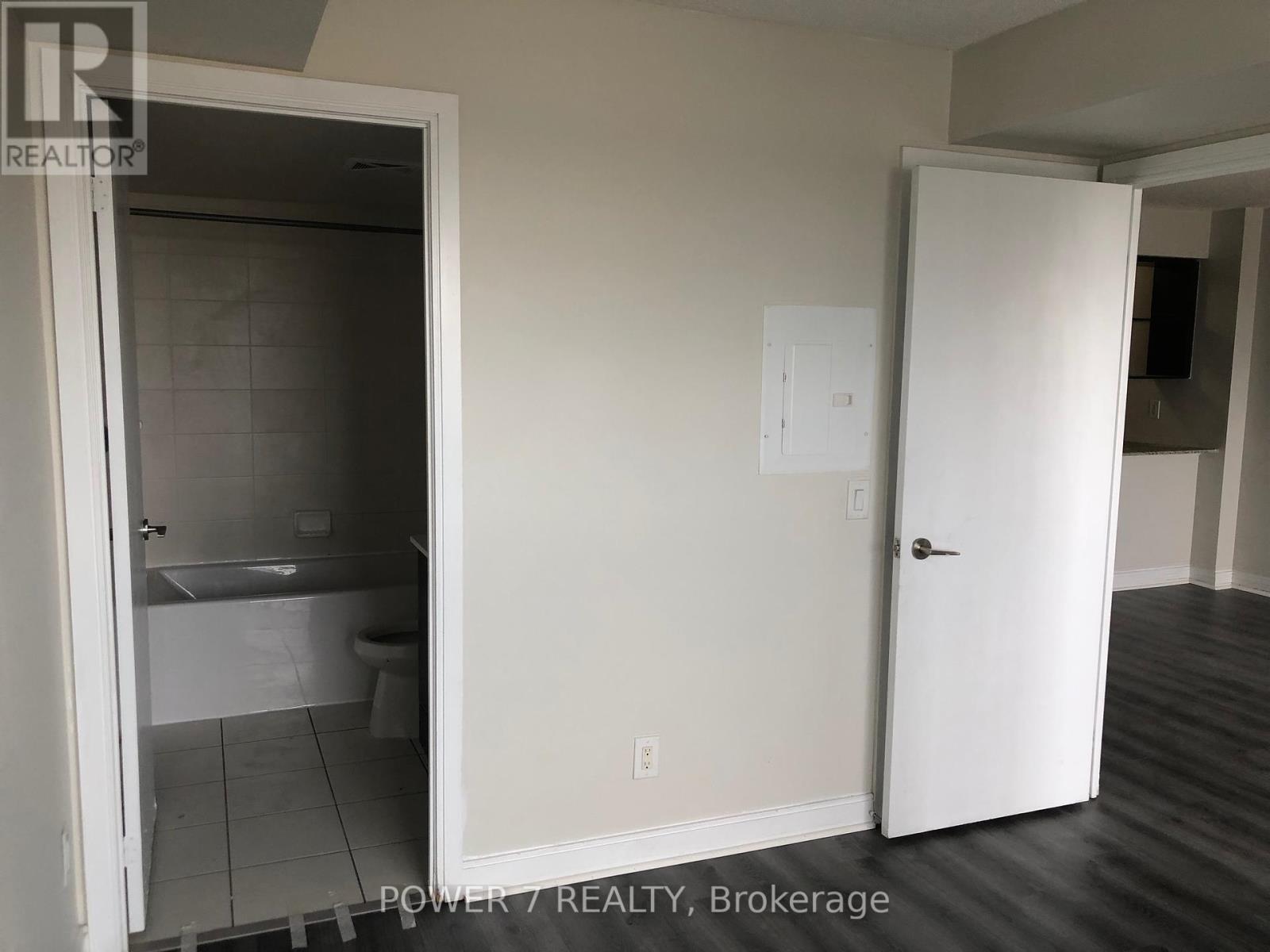 Photo 11 of 1104 151 Village Green Square, Toronto ON