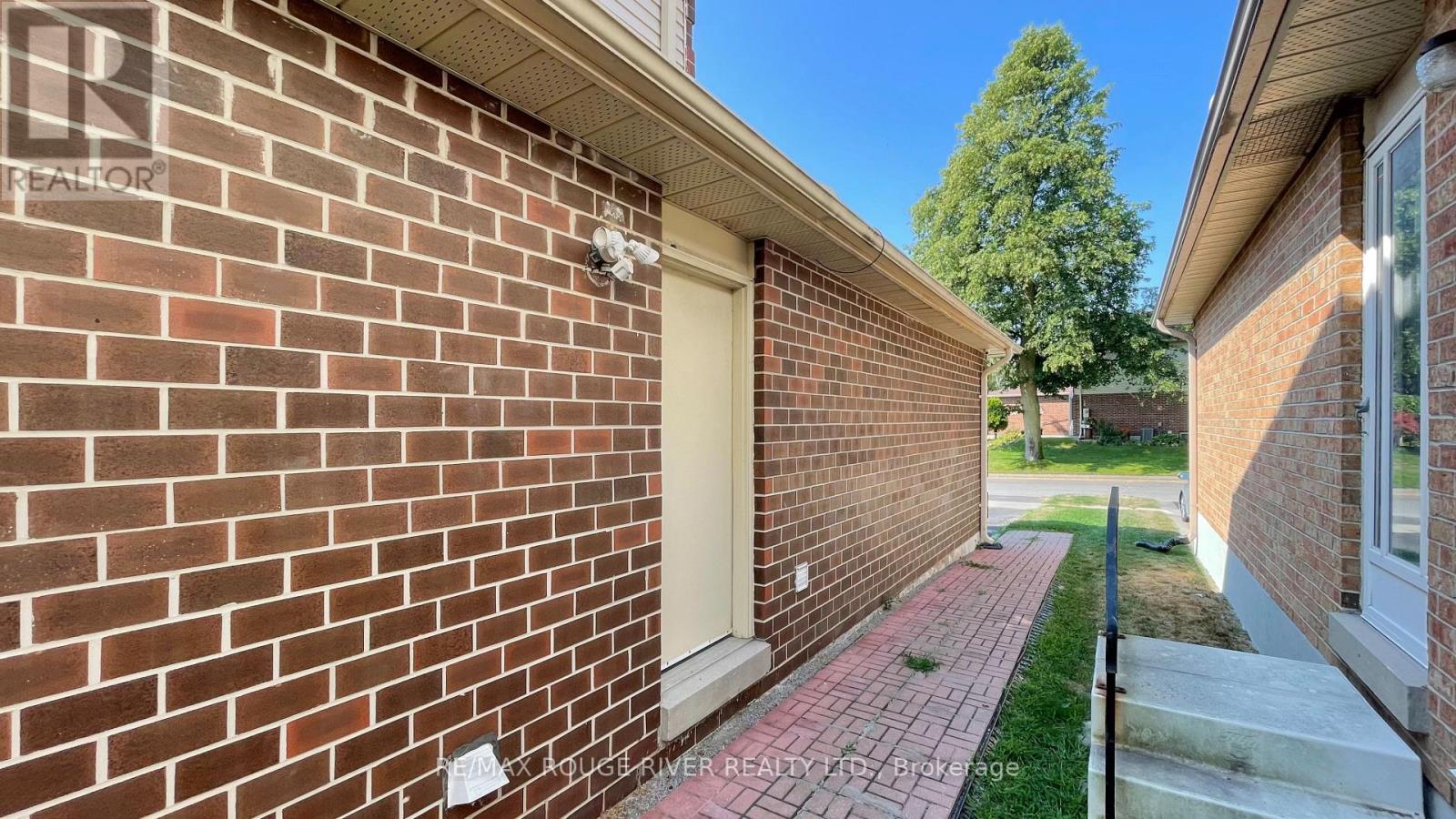 Photo 3 of Bsmt 1101 Windgrove Square, Pickering ON
